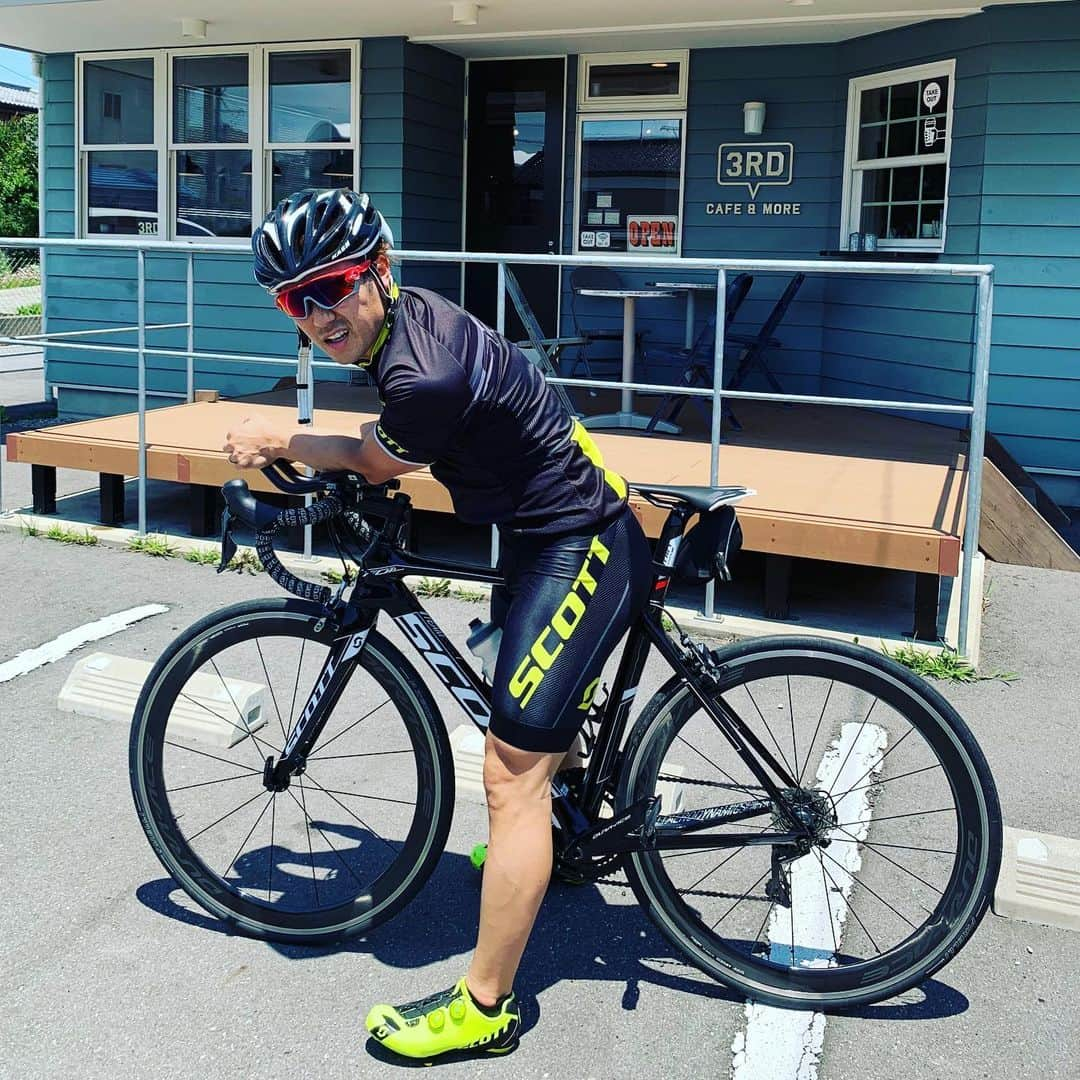 加藤条治のインスタグラム：「今日もここで休憩。 天気はサイコーです！ 自転車日和🚴‍♂️」