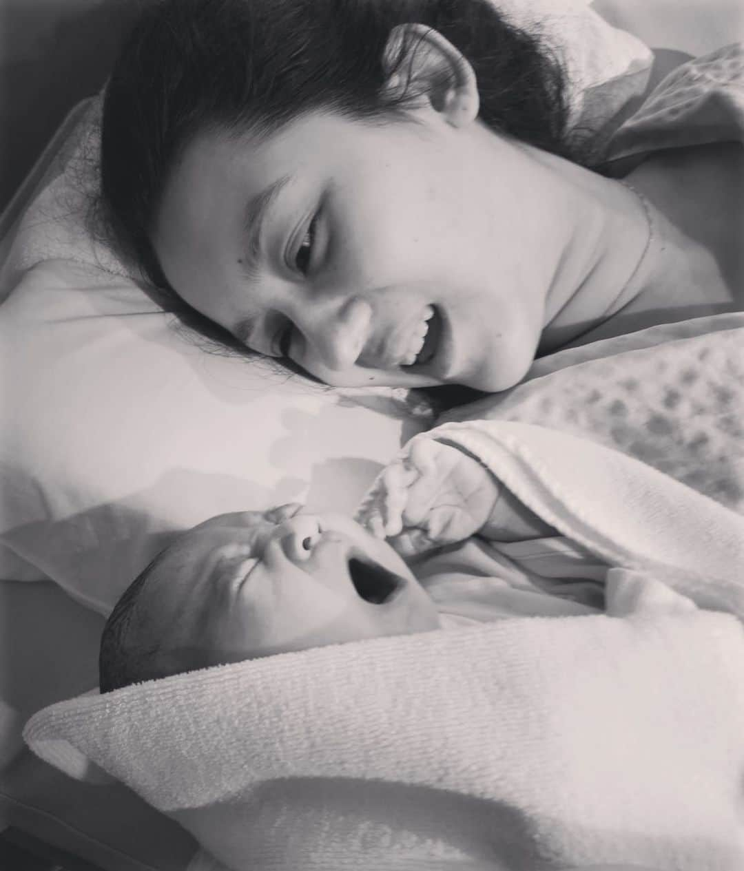 セーラさんのインスタグラム写真 - (セーラInstagram)「何ならもう5月に産まれております👶💙 旦那と私のお母さんに立ち会ってもらいました💕 15時間かかって その間ずっとずっと2人ともサポートしてくれて 母子ともに問題もなく安心した環境で産むことができました🥰 産まれた日から毎日毎日癒されております😭💘 完全なる親バカになりましたっ！  #令和ベイビー #男の子 #母親になりました」6月26日 14時44分 - sarahslife93