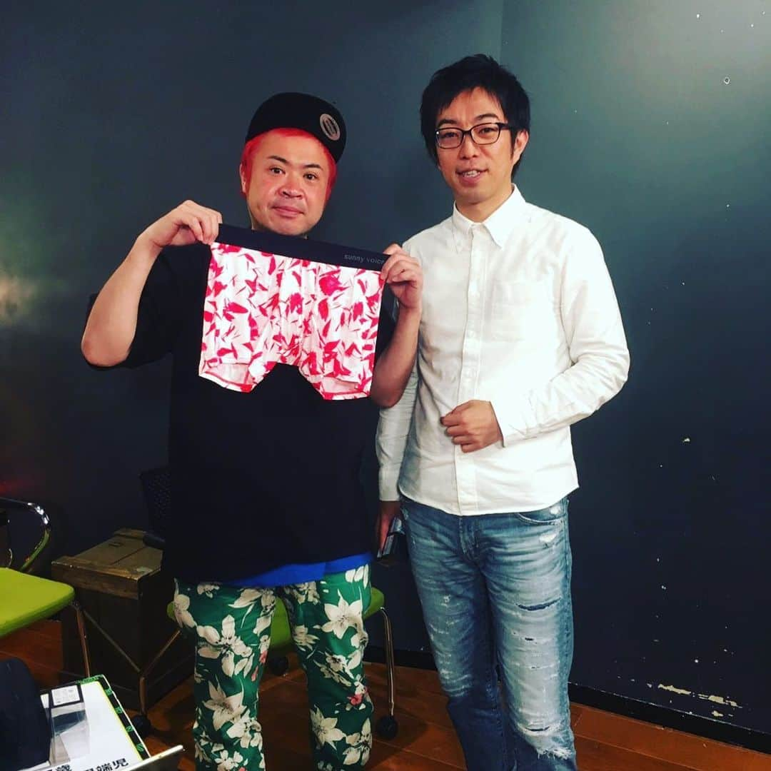 サイプレス上野さんのインスタグラム写真 - (サイプレス上野Instagram)「［本日の私］15時からはFM YOKOHAMAにて“Tresen”4時間生放送！そして25時からは“ライムスター宇多丸の水曜The Night”はお休みで、アメイジングカイコマン回になり〼🙏 ※ 先週の“アウトオブベースで来て頂いた櫻井亮さん（実は友達の友達だった！）手掛ける「sunny voice」のトランクス、めちゃくちゃ履き心地良いっす🎊デカけ見えるし感謝🙏ご興味のある方はこちらよりおチェックをば→http://shop.sunnyvoice.co.jp/ @sunny_voice0204 #sunnyvoice」6月26日 14時52分 - resort_lover