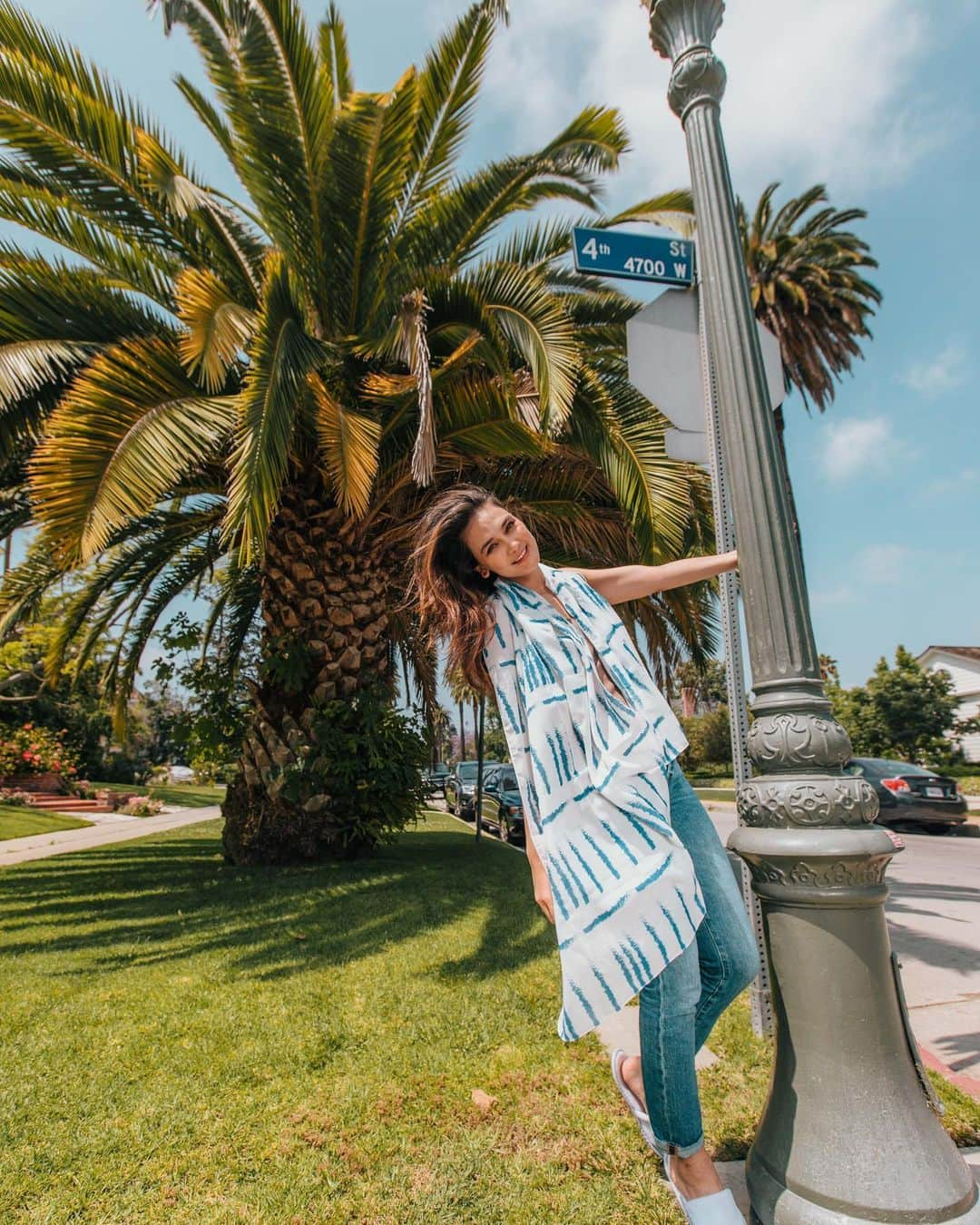 ルナ・マヤさんのインスタグラム写真 - (ルナ・マヤInstagram)「Sun kissed ☀️ #LA  @lunahabit scarf 🧣 📸 @bryanbrndn」6月26日 14時57分 - lunamaya