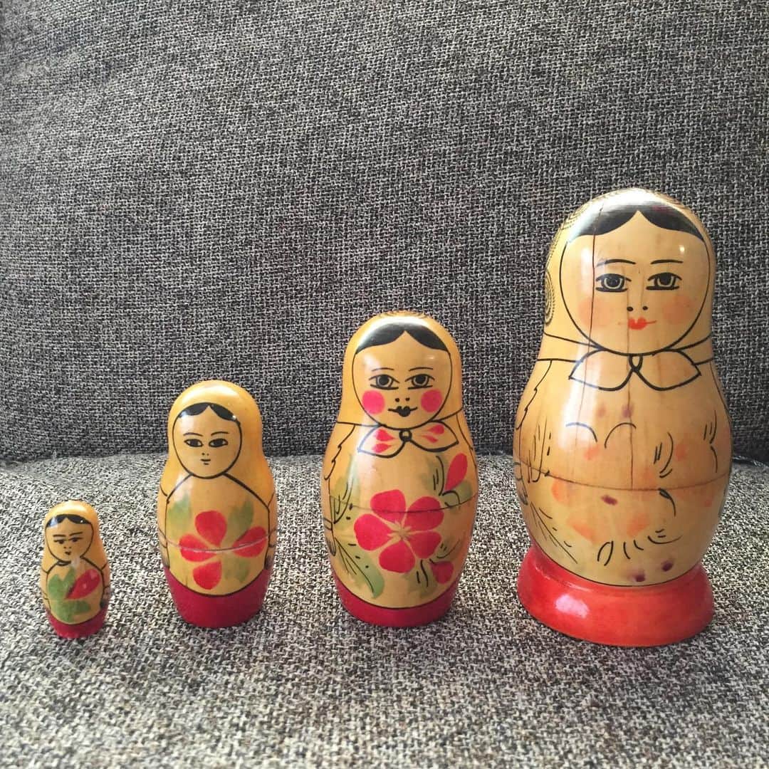 奥田恵梨華さんのインスタグラム写真 - (奥田恵梨華Instagram)「親から子へ、子から孫へ、、、 私が小さい頃よく遊んだマトリョーシカ、実家にずっと飾ってあったのをもらってきた。改めて見ると、なかなかすてきな顔をしている。 #マトリョーシカ #ソビエト時代」6月26日 14時59分 - erikaokuda_official