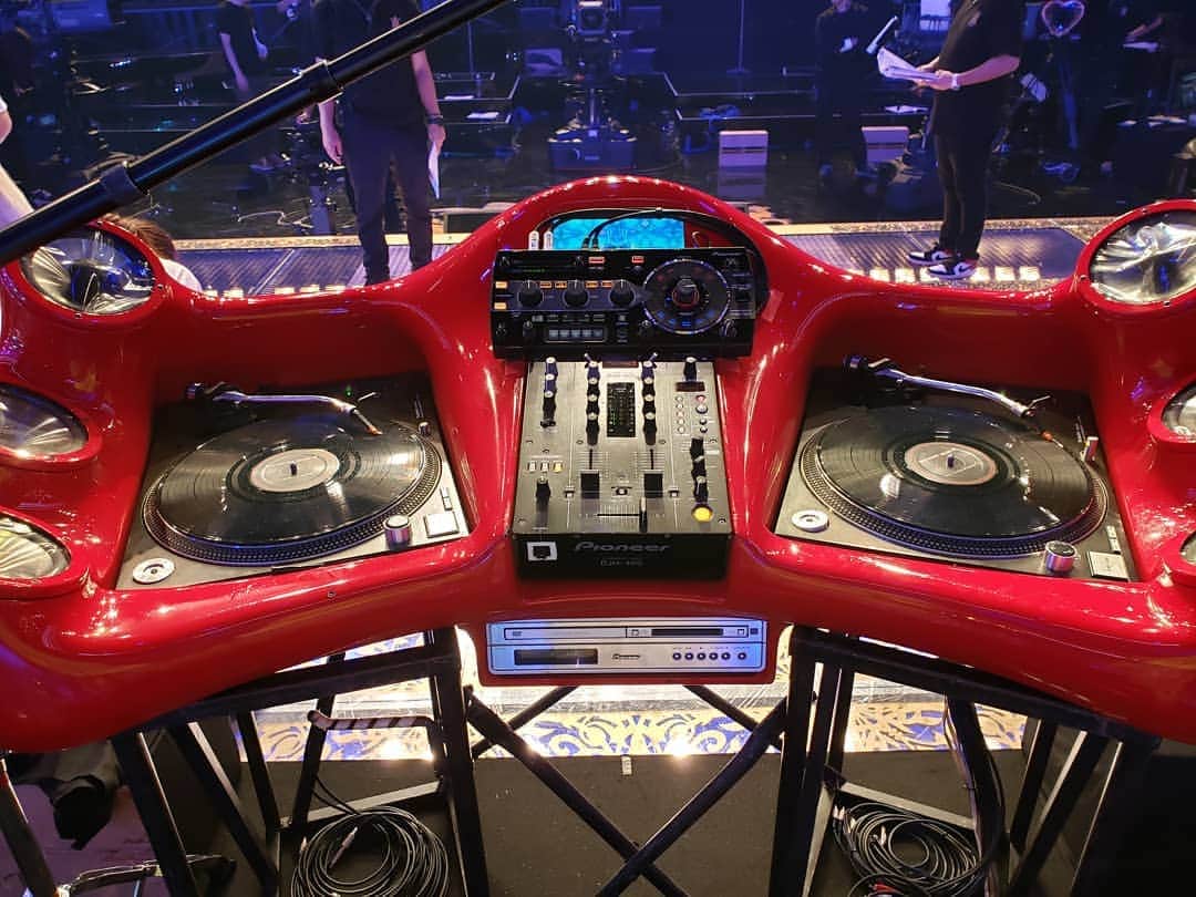 DJ KOOさんのインスタグラム写真 - (DJ KOOInstagram)「#テレ東音楽祭2019 ！！TRF出演します！！ リハーサルもいい感じ！！ Hi-Plex DJ Boothも健在です！！ 皆さん一緒に盛り上がりましょう！！ 生放送見て下さいね！！ #TRF #DJKOO」6月26日 15時01分 - dj_koo1019