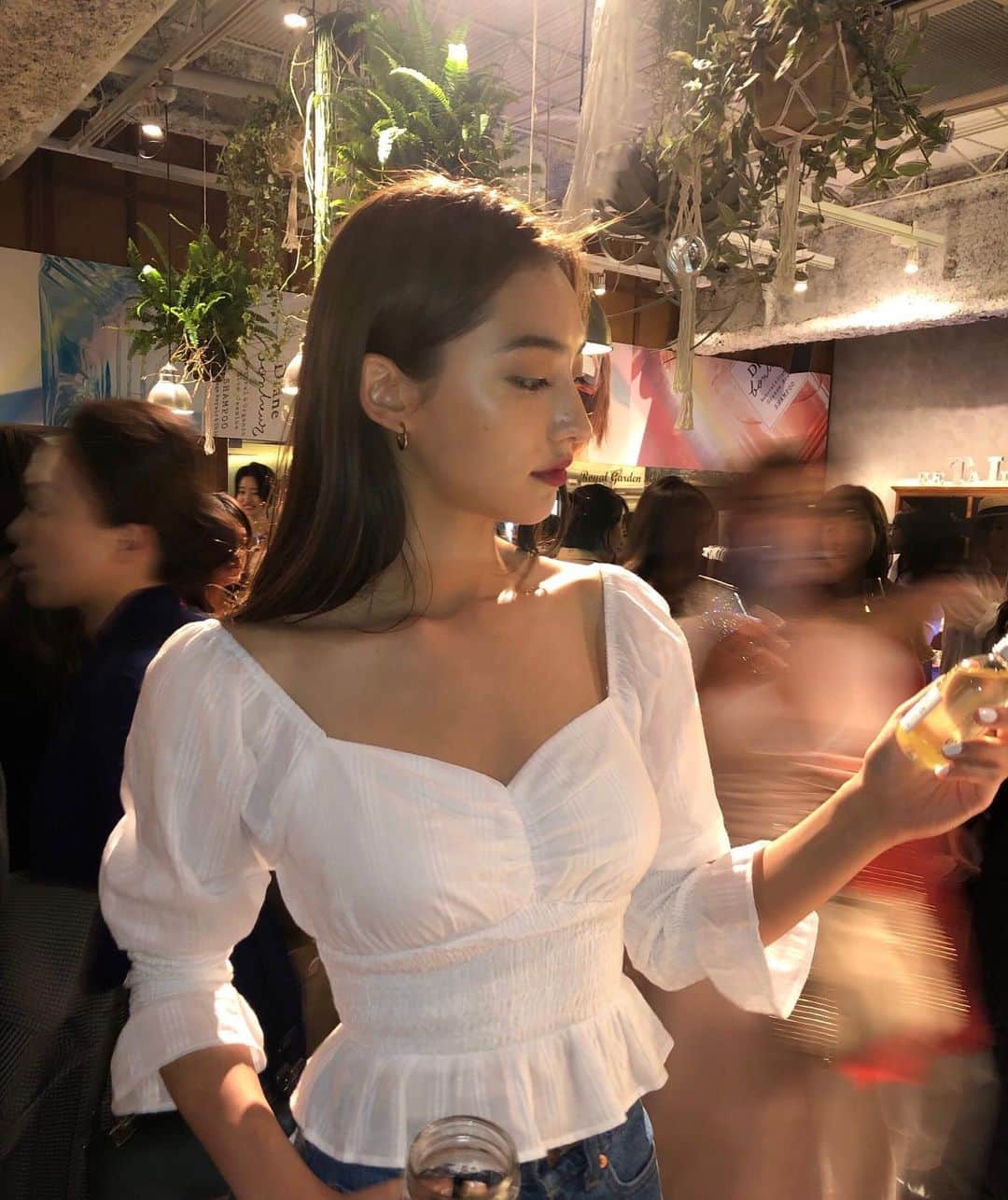 のインスタグラム：「オーガニックブランドのダイアンボヌール(@dianebonheur)×ロイヤルガーデンカフェ青山のイベントのオープニングパーティへ🌿  98%以上が天然由来成分のオーガニック素材シャンプーでパッケージは勿論、香りもorange flower, blue jasmine, grasses rose とあり、香水の産地フランス・グラース産の希少な天然香料を使用していてどれも香り豊かでこだわりが詰まった魅力を感じられます。  7/6までロイヤルガーデンカフェ青山で開催されているので皆さん是非行ってみてください☺️ #ダイアンボヌール #dianebonheur #ファーミングシャンプー #コラボカフェ #ロイヤルガーデンカフェ青山 @dianebonheur #sponsored」