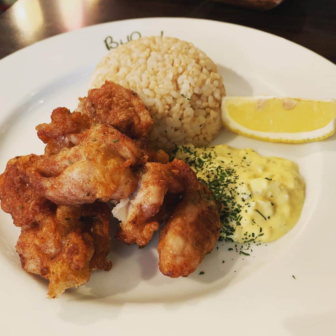 渚のインスタグラム：「今日は自宅で作業しています！ 昨日食べた唐揚げが美味しくて、思い出しながら手作りスープ食べました🙄 #lunch #唐揚げ」