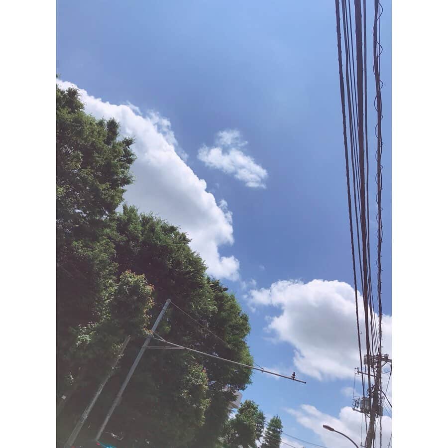 有明ゆなさんのインスタグラム写真 - (有明ゆなInstagram)「めっちゃ天気良くて暑かったから 近くのセブンでtealatte( ^ω^ ) ハマってますね〜♪ . . . . #有明ゆな #ちっぱい #シンデレラバスト #グラドル #セブンイレブン #セブン #tealatte #空 #そら #ソラ #天気いい #収録 #アシスタント」6月26日 20時46分 - ariake_yuna