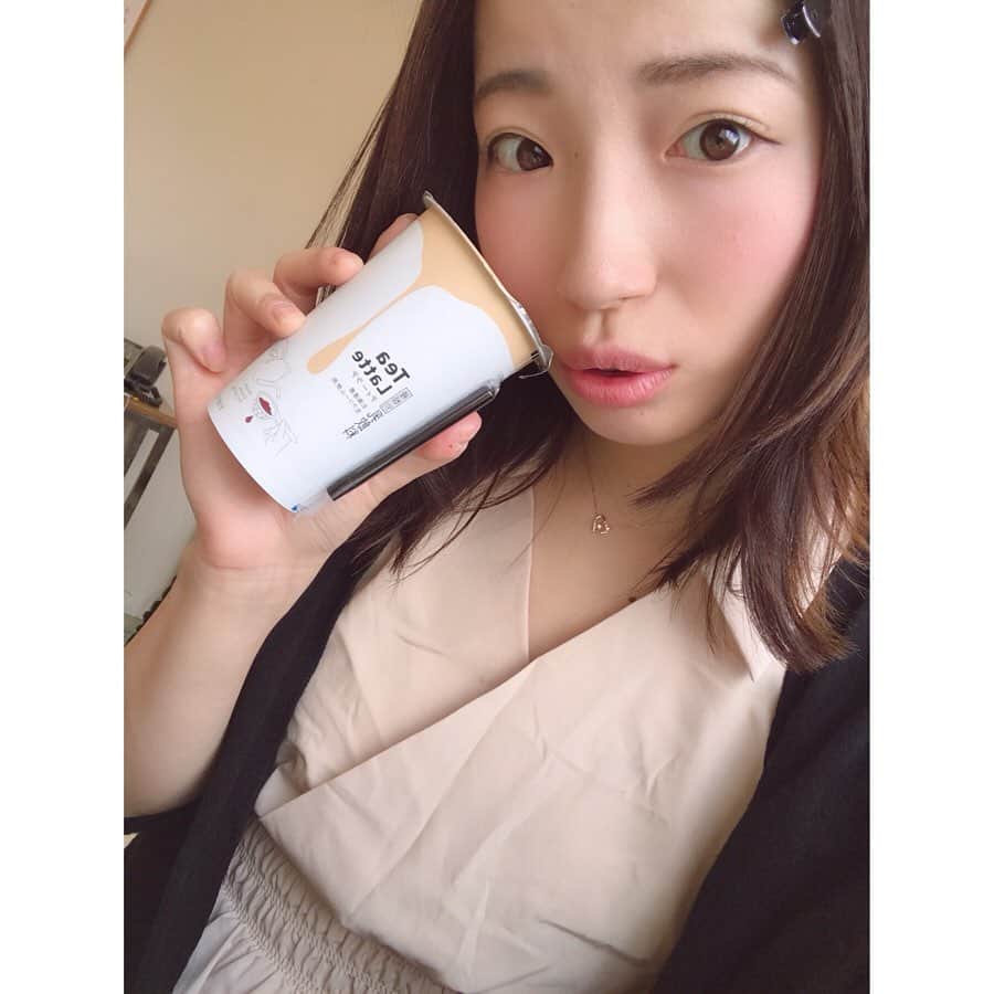 有明ゆなさんのインスタグラム写真 - (有明ゆなInstagram)「めっちゃ天気良くて暑かったから 近くのセブンでtealatte( ^ω^ ) ハマってますね〜♪ . . . . #有明ゆな #ちっぱい #シンデレラバスト #グラドル #セブンイレブン #セブン #tealatte #空 #そら #ソラ #天気いい #収録 #アシスタント」6月26日 20時46分 - ariake_yuna