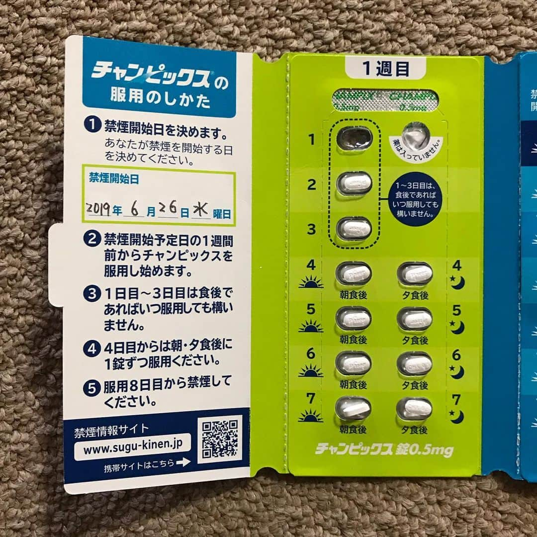 D[di:]さんのインスタグラム写真 - (D[di:]Instagram)「北国の子ども公式よそおい シリーズ2 着ぐるみみたいにグルリと着てる子が短い足でトテトテ歩く様は可愛いすぎるものです この子は、ちなみに、カワウソのベィビィ  本日は、天赦日かつ一粒万倍日にて、たぶん今年いちばんの開運🙌事始めラッキー🤞デイ🎉 につき、旦那ちゃんには、禁煙開始🚭していただきました とりあえず、今んとこ、あんましタバコ吸いたくないそうです‼️ がんばれ👍旦那ちゃん D[di:]は一緒に甘いものをとりあえず3カ月断ちをスタート‼️ 背中に甘いもの食べすぎブツブツが出まくって痒くてしかたないからでアール！ 今んとこ、食べたくて仕方がない‼️笑 てなわけで、お友達の皆さん、D[di:]に甘くて美味しいものを与えないでください😭  #animalillustration #かわうそ #childfood #天赦日 #一粒万倍日 #禁煙 #むかしマジできつかったから #あたしも一つ大好きなもんを我慢して #一緒にがんばんべ #ルーちゃんとクリスマスツリー」6月26日 15時24分 - deeth