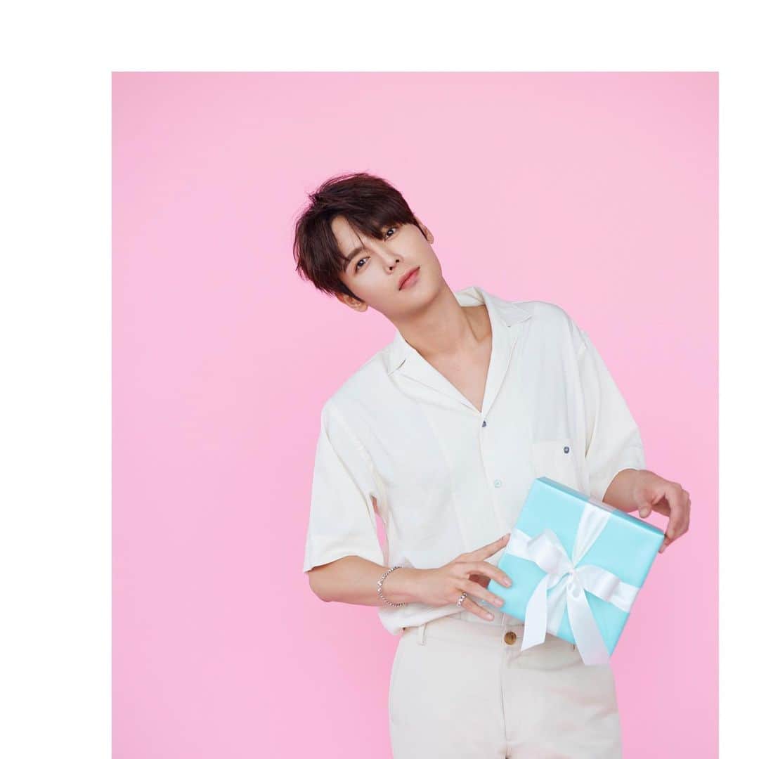 ジヒョク のインスタグラム：「팬미팅 이미지 공개합니다!🎉 모두 7/13일 날 만나요 ^^ ぼくのファンミーティング、「キミのBirthday」のメインビジュアルがこうかいされました！みなさん、7/13にあいましょう！！ くわしくはオフィシャルサイトでチェックしてくださいね！」