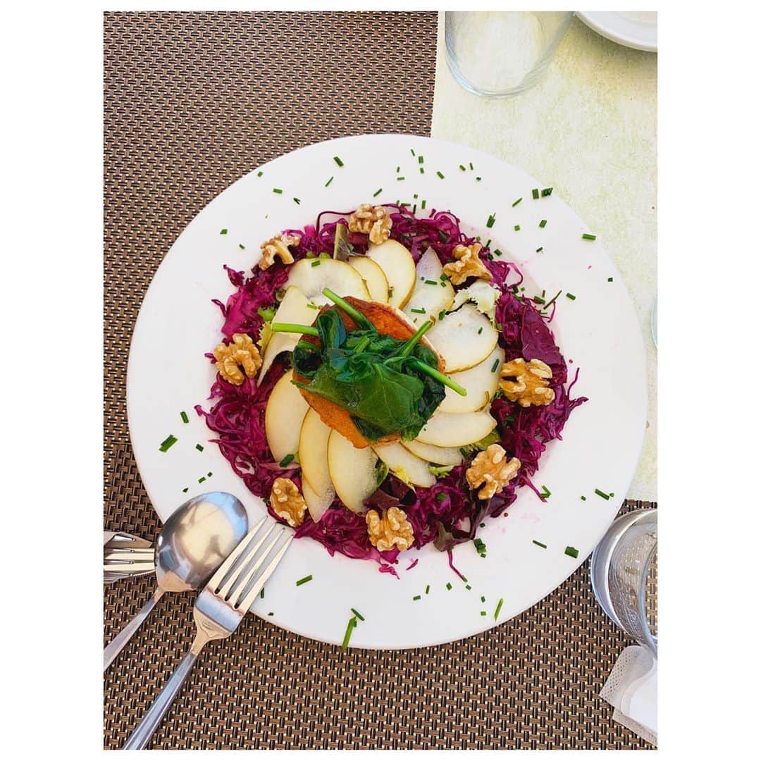 愛可さんのインスタグラム写真 - (愛可Instagram)「・ スペインで食べたもの🍽 ・ ・ マラガでは本場のパエリアを！ 港町タリファではツナや魚介のシンプルなお料理が素晴らしくおいしかったです。 ・ ・ スペインからモロッコに移動する日の朝に食べた、ホットチョコレートに浸した、揚げたてのチュロスが一番の思い出深いかなぁ。 塩味のチュロスに、甘い甘いホットチョコレート！ 素朴で美味しかったなぁ〜。 ・ ・ #スペインで食べたもの #チュロス」6月26日 15時48分 - aikick