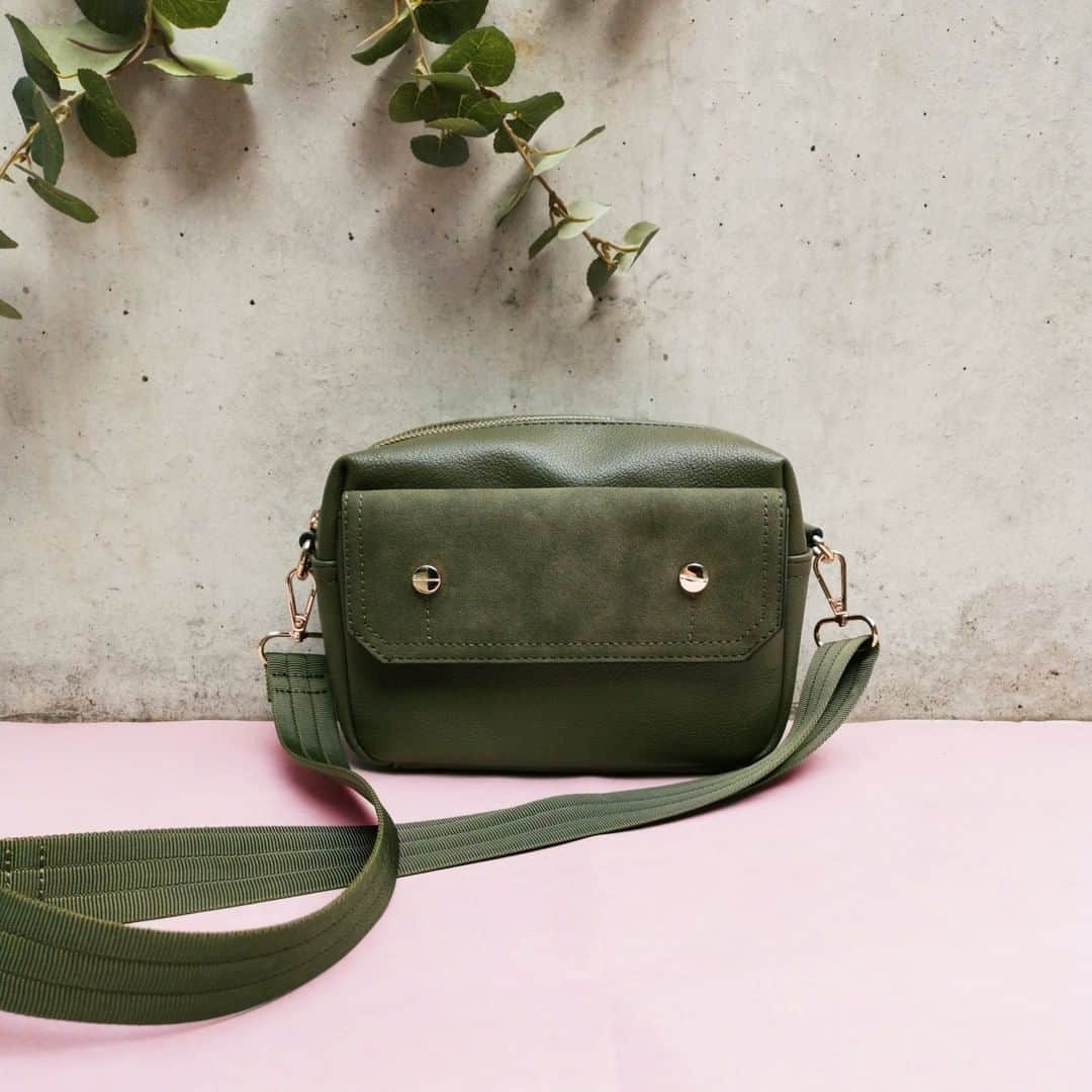 アクセサライズのインスタグラム：「Created in a camo-inspired olive green, our Una Utlity bag is the everyday essential you never knew you needed - until now. 🔍 7900163200  Tap the link in the bio to shop now.  #Accessorize」