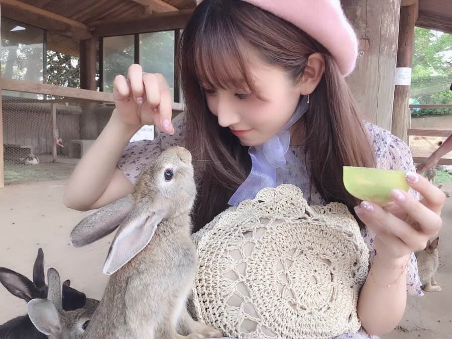 栗原紗英のインスタグラム：「🐇🥺 チビ~って言ってるのはゆうな #能古島アイランドパーク」