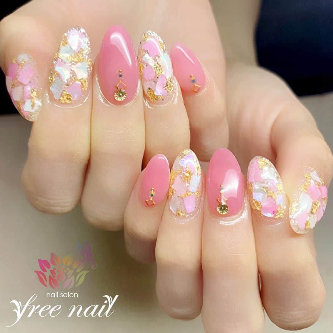 Free Nail フリーネイルさんのインスタグラム写真 Free Nail フリーネイルinstagram お客様ネイル シェル埋め込みネイル ぷるんとピンクがキュート ご来店ありがとうございました ネイル フリーネイル