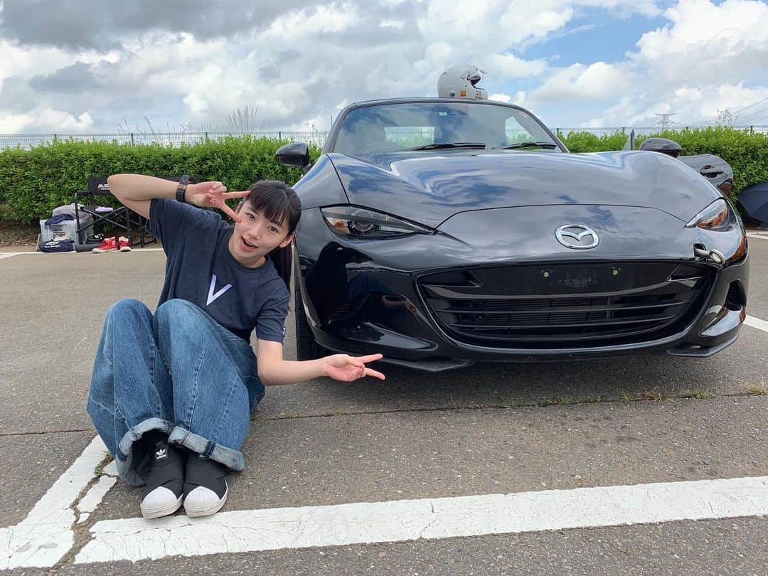 松嶋初音さんのインスタグラム写真 - (松嶋初音Instagram)「サーキットで走ってきたよ！！ 自分の車で走るの楽しいねえ！ロドスタちゃんも喜んでる感じした！！！ タイヤはBRIDGESTONEのAdrenaline RE003にチェンジしてブレーキパッドも純正の新品に交換！！ RE-71Rにはグリップで劣るかもしれないけどタイヤの持ちも雨の日も日常を考えると自分に合ってるのはRE003の方だなと感じた！！ #つくばサーキット #ポテンザサーキットミーティング #pcm #bridgestone #re003potenza」6月26日 16時24分 - hatsunex