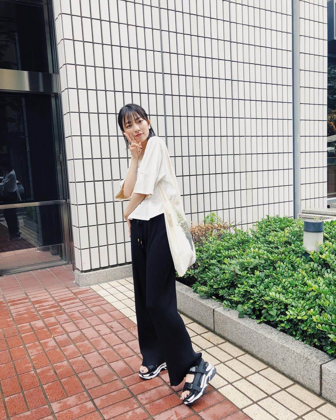 小島梨里杏さんのインスタグラム写真 - (小島梨里杏Instagram)「トートバッグはブラジル。  #ootd 🌛🌞🇧🇷」6月26日 16時35分 - r_riria