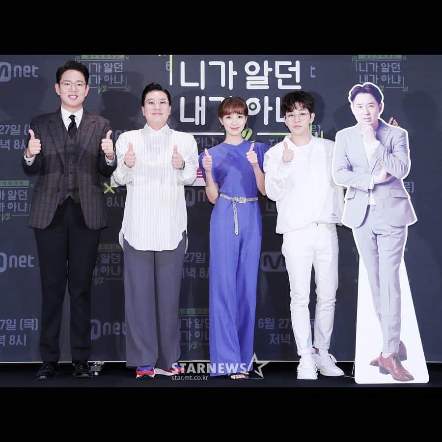 DINDINさんのインスタグラム写真 - (DINDINInstagram)「프로그램 제작발표회 할 때마다 익숙한 기자님들이 보이시는데 매번 바쁘신데도 불구하고 먼 걸음 와주셔서 좋은 사진들 좋은 기사들 써주셔서 진심으로 감사드림니다 🙇🏻‍♂ ”니가 알던 내가 아냐 V2” 도 많이 사랑해주세요💕 #이상민 #장성규 #붐 #정혜성 #딘딘 #mnet #니가알던내가아냐 #v2 #사진출처 #한국경제 #변성현기자님 #Moneys #임한별기자님 #스타뉴스 #김창현기자님 #다른기자님들도 #감사합니다 #🙇🏻‍♂️」6月26日 16時28分 - dindinem