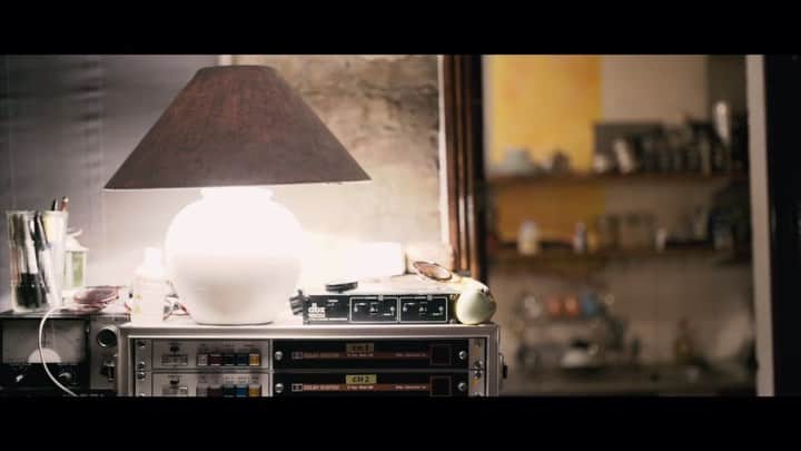 ホステス・エンタテインメントのインスタグラム：「ロンドンを拠点に活動する音楽デュオ、ケファヤ @kefayamusic がアフガニスタンの女性フォークシンガー、イラハ・スルール @elahasoroor_official とタッグを組み完成させたアルバム『Songs Of Our Mothers』を9月にリリース！エスニシティが織り込まれた新曲「Jama Narenji」を公開🇦🇫」