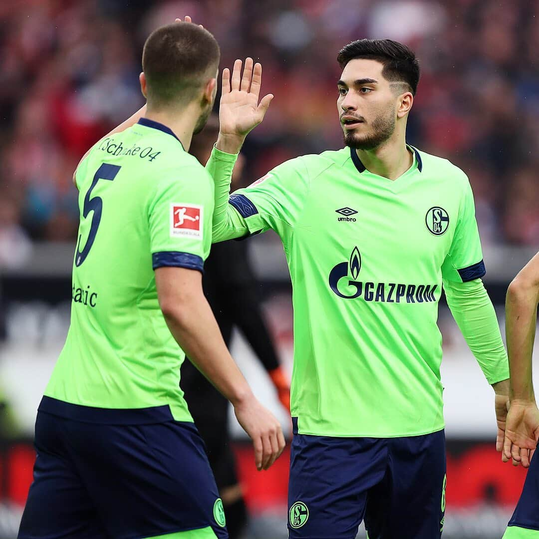 シャルケ04さんのインスタグラム写真 - (シャルケ04Instagram)「High ✋🏽❗️ 5️⃣ days until our pre-season starts ▶️ . . #Schalke #S04 #Football #Soccer #Preseason #Training #Knappen #WirLebenDich #🔵⚪️」6月26日 16時38分 - s04