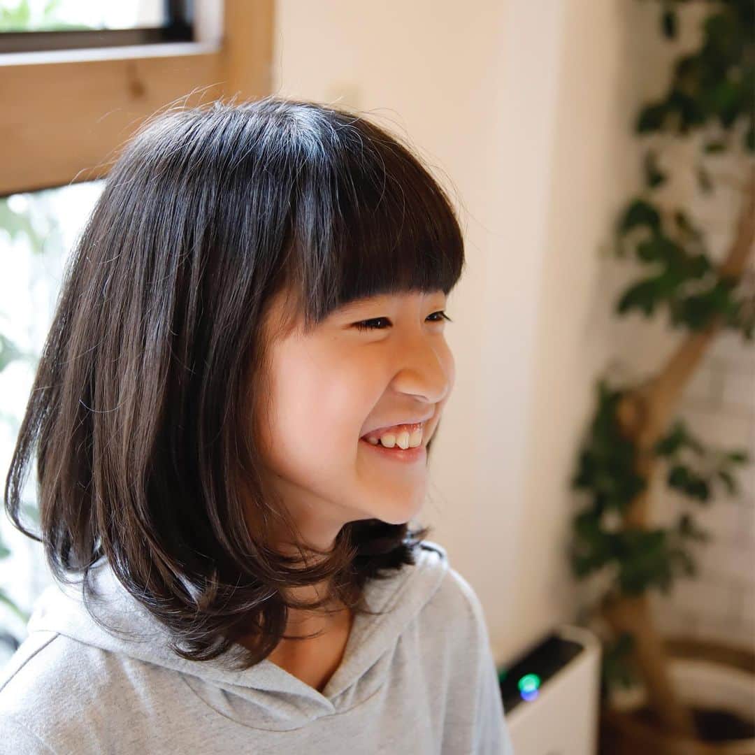 kazutakahamazatoのインスタグラム：「Sちゃん、いつもありがとうね〜😊 毛先のカール気に入ってくれたかな？✨ 担当 才木  #hair equal #三国美容室 #三国 #キッズルーム #子連れでいける  #hair#hairstyle #スタッフ募集 #縮毛矯正が得意  #コタ #COTA #ヘアケア #駅ちか #美容室 #美容室求人 #美容師募集 #スタイリスト募集 #アシスタント募集 #メンズ  #メンズヘア #ボブ #子供カット #トリートメント  #トキオトリートメント #酸性ストレート  #酸性デジタルパーマ #ヘアドネーション #写真好きな人と繋がりたい」