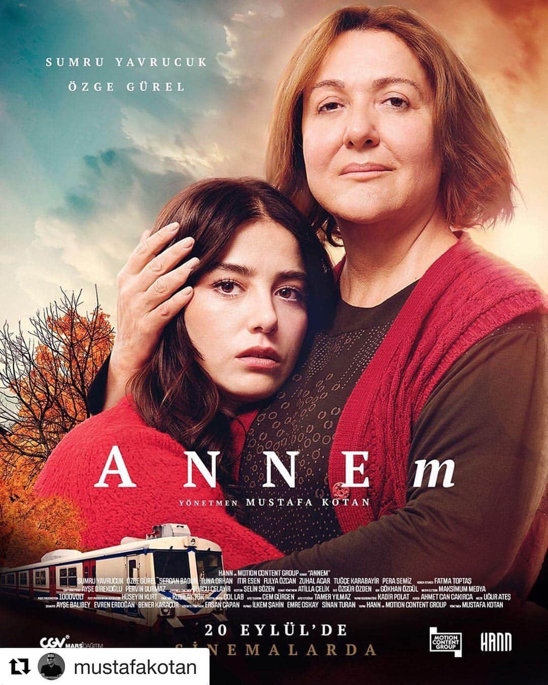 Ozge Gurelのインスタグラム：「🌈🌈🦄🍀 #Repost @mustafakotan with @get_repost ・・・ #annem 20 eylul de sinemalarda 🎬 @hann @oskayland @sumruyavrucuk @ozgecangurelofficial」