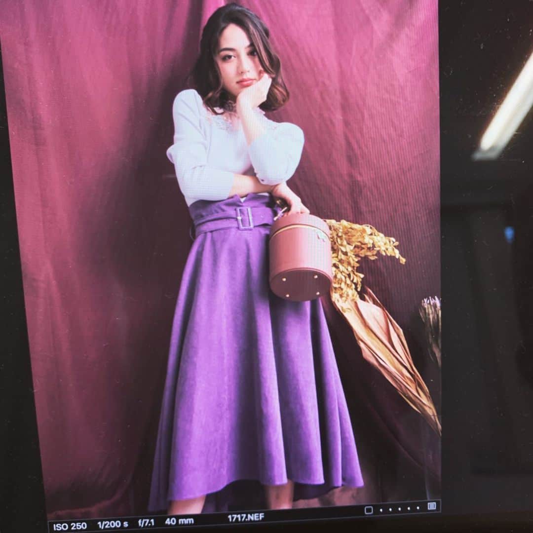 ジェイミー夏樹さんのインスタグラム写真 - (ジェイミー夏樹Instagram)「@noela_official 🥀 #offshot #shooting #fall #flower #fashion #skirt #onepiace #dress」6月26日 17時27分 - jaimie__official