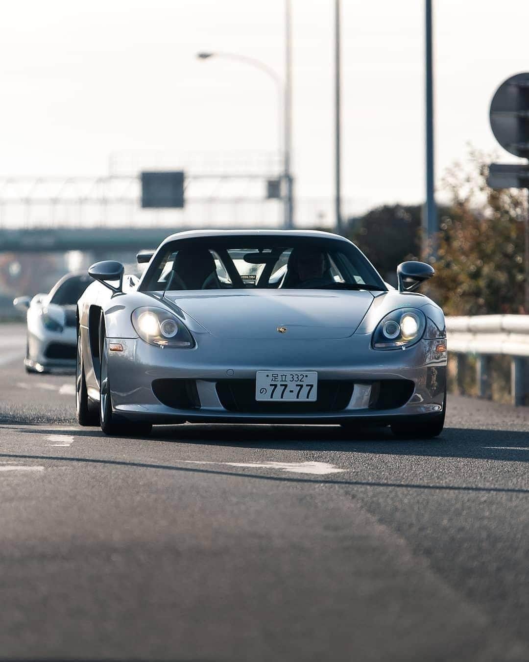 Porscheさんのインスタグラム写真 - (PorscheInstagram)「Take the low ride on the high road. #PorscheMoment #Porsche #CarreraGT (📸: @amin.siala)」6月26日 17時30分 - porsche