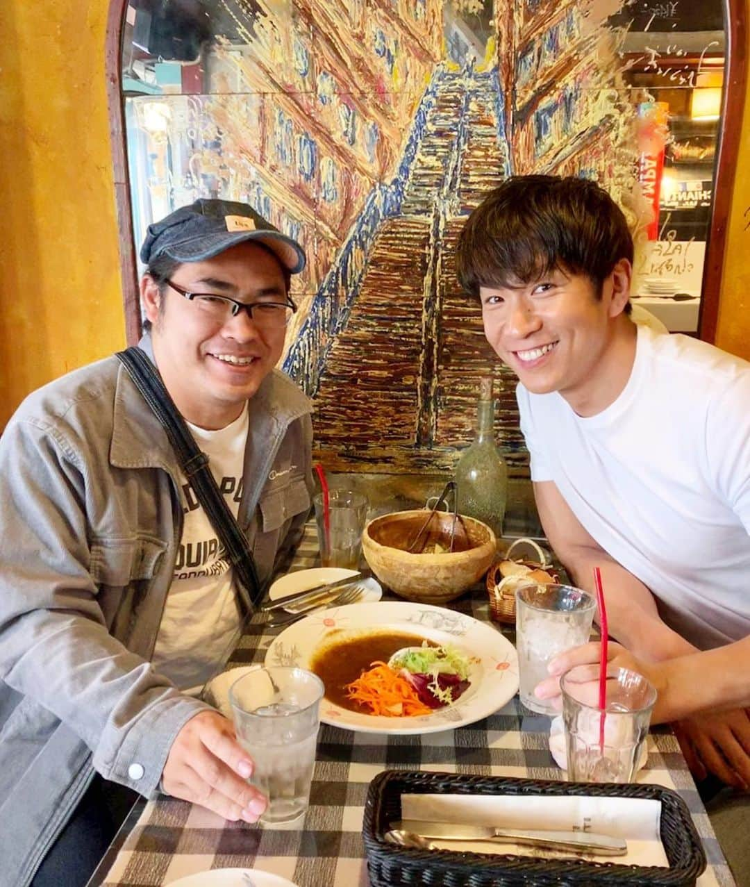 コージ・トクダさんのインスタグラム写真 - (コージ・トクダInstagram)「仏様とランチしたのです🍝﻿ ﻿ このほっこりとした笑顔、、心地よい声の高さ、、﻿ 自分は中岡さんは仏様だと思っています。﻿ ﻿ ﻿ #中岡さん #いや #後ろの額縁も相まって #仏様」6月26日 17時43分 - koji_tokuda1220