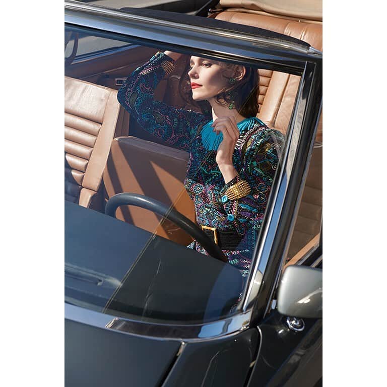 Citroënさんのインスタグラム写真 - (CitroënInstagram)「“It’s the story of a small car with a human heart...” @soniasieff 🇫🇷 – 📸 #Paris Come see her work, along with 6 other world-renowned photographers, during the free exhibit “The World Inspired By Citroën” #WIBC at @monnaiedeparis . . . Link in Bio ⬆️ #WIBC #CitroënOrigins #Citroën100 #France  #Photography #Art #Picoftheday #Photooftheday #InstaCar #CarsofInstagram」6月26日 17時39分 - citroen