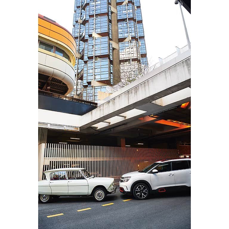 Citroënさんのインスタグラム写真 - (CitroënInstagram)「“It’s the story of a small car with a human heart...” @soniasieff 🇫🇷 – 📸 #Paris Come see her work, along with 6 other world-renowned photographers, during the free exhibit “The World Inspired By Citroën” #WIBC at @monnaiedeparis . . . Link in Bio ⬆️ #WIBC #CitroënOrigins #Citroën100 #France  #Photography #Art #Picoftheday #Photooftheday #InstaCar #CarsofInstagram」6月26日 17時39分 - citroen