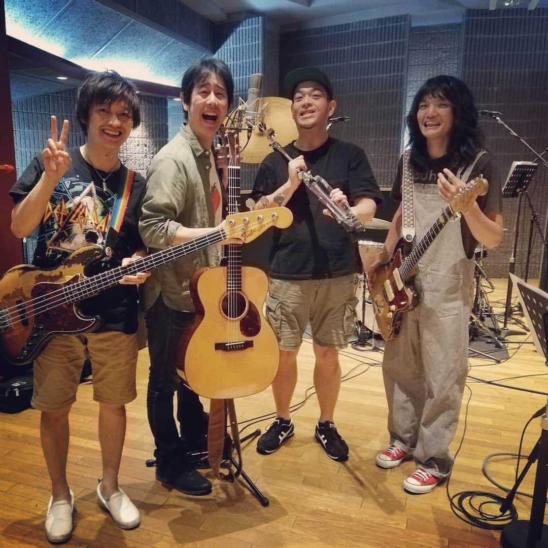 のインスタグラム：「昨日のレコーディング、久しぶりに真壁君と一緒にやれて嬉しかったなぁ♪ 柿ポテでキッズ向けソング色々録ってます。 このスタジオの卓はいつ見てもグッとくる(笑)」