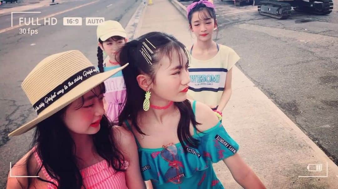 ニコ☆プチのインスタグラム：「🏝🌺 8月号表紙撮影の裏側📽♡ . . #ニコプチ  #入江美沙希  #関谷瑠紀  #高比良由菜  #中山あやか  #hawaii」