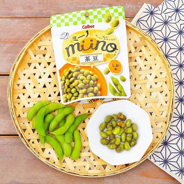 セブン‐イレブン・ジャパンさんのインスタグラム写真 - (セブン‐イレブン・ジャパンInstagram)「＼miino茶豆しお味💚／ 素材のおいしさを引き出したセブン-イレブン先行販売「カルビー miino茶豆しお味」（税込160円）😋✨ 茶豆を丸ごと素揚げしました👌💕 香ばしくホクッとしたおいしさをお楽しみください😌  #miino茶豆しお味 #miino #ミーノ #miino茶豆 #miinoそら豆 #カルビー #calbee #塩 #茶豆 #そら豆 #素材 #素材の味 #素揚げ #香ばしい #おいしい #お菓子 #今日のおやつ #おやつタイム #セブンスイーツアンバサダー #セブンイレブンスイーツ #コンビニおやつ #セブンプレミアム #近くて便利 #セブン #セブンイレブン #seveneleven」6月26日 18時01分 - seven_eleven_japan