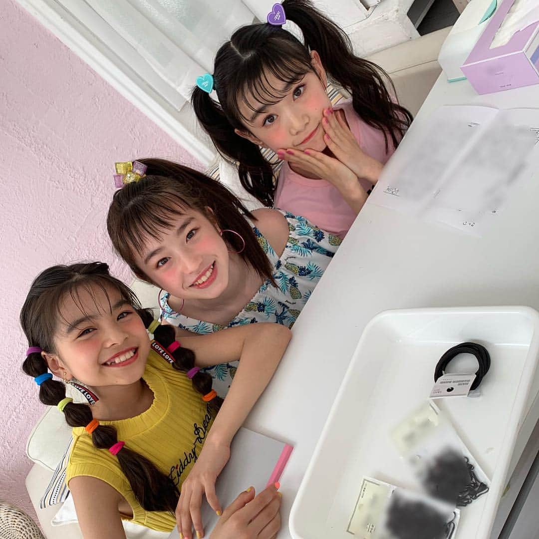 ニコ☆プチのインスタグラム：「﻿ ①ヘアアレ待機中🧸﻿ ②事故画を待ち受けにするのが流行っているそうです。﻿ ③ダンシングコハナ🌻﻿ ﻿ #ニコプチ﻿ #有坂心花﻿ #葛西杏也菜﻿ #近藤藍月﻿ #松本麗世﻿」