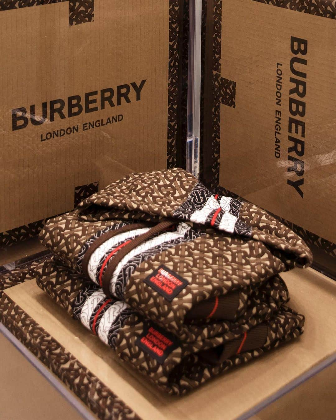 Burberryさんのインスタグラム写真 - (BurberryInstagram)「The Monogram Stripe Hooded Sweatshirt . A signature hooded sweatshirt, reimagined in the newest incarnation of #ThomasBurberryMonogram and The Monogram stripe. . #TBRT」6月26日 18時11分 - burberry