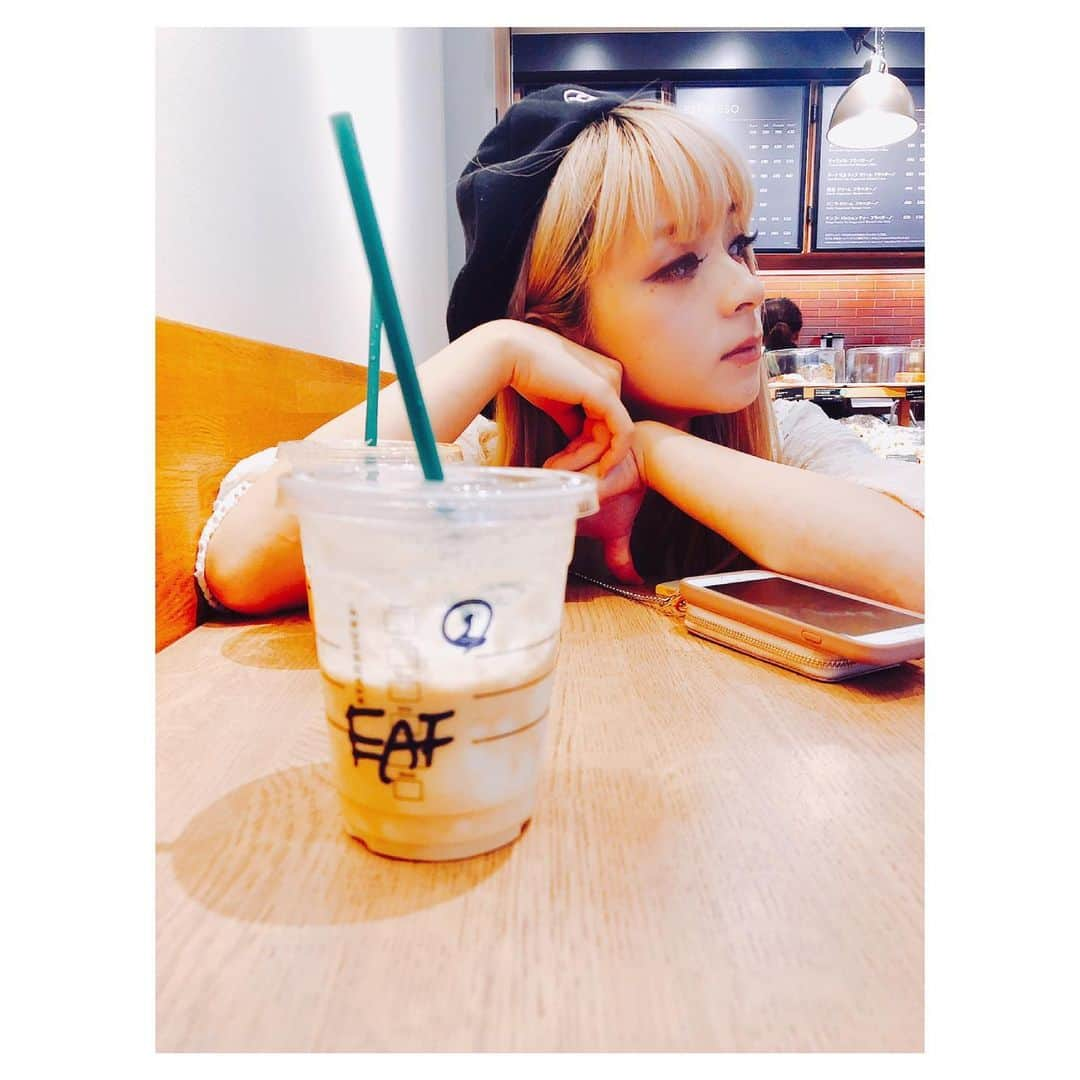 tokuさんのインスタグラム写真 - (tokuInstagram)「小休憩なう。 アフォガード復活で美味し。 #garnidelia #メイリア #starbucks #espressoaffogatofrappuccino」6月26日 18時29分 - toku_grnd