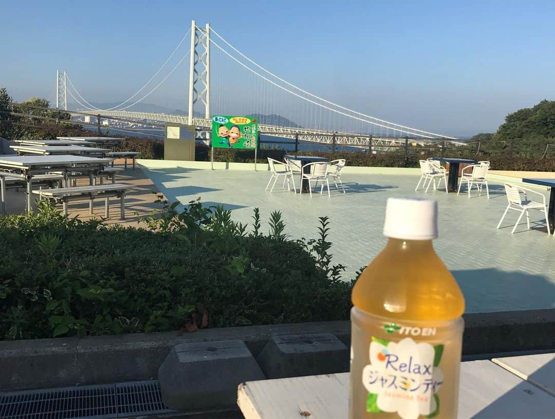 下野佐和子さんのインスタグラム写真 - (下野佐和子Instagram)「昨日は明石海峡大橋→鳴門大橋へ、帰りは明石海峡大橋が一望できる温泉へ♨️最高の一日で、露天風呂で、疲れも吹っ飛びました☺️✨温泉の写真はないけど、皆んなに行って欲しい程、お勧めです💓 #美湯松帆の郷 #温泉施設 #温泉リゾート #明石海峡大橋 #鳴門大橋 #渦の道 #道の駅うずしお #onion #兵庫県 #徳島県 #釣り人 #晴天 #夕日マニア」6月26日 18時45分 - osawadon_sawako