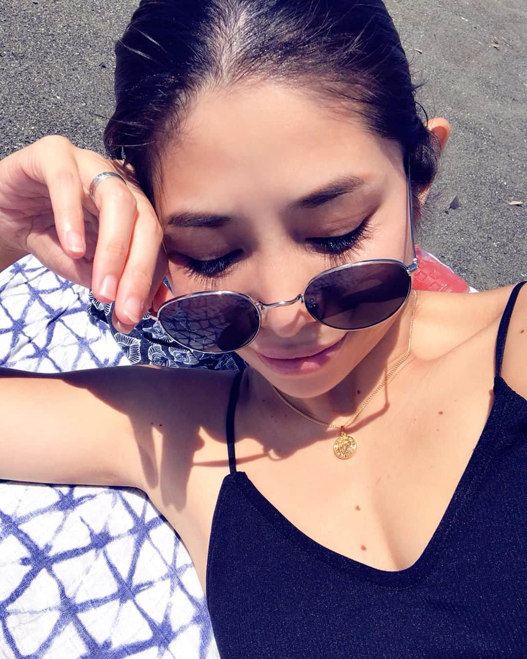 齋藤美波のインスタグラム：「🌞🌞🌞 New necklace💎 ・ 〜respect the SEA PROJECT〜 『respect the SEA 』は、世界中の海洋保護プロジェクトの支援に取り組んでいます。 私達のプロジェクトを深く知って頂くとともに、今後何世紀にもわたって未来の美しい海を守っていくことを誓います。 ・ ステキなプロジェクトに携われて 嬉しい限り♥️ そしてとてもシンプルで サイズ感がなんとも言えない🥰 ・ "ONE FOR ALL  ALL FOR ONE" thanx,  @respectthesea_x1 💎 ・ ・ ………………………………………………… #respectthesea #リスペクトザシー #チャリティー #チャリティーネックレス#海#ビーチ#世界中#繋がってる#ネックレス#シンプルアクセサリー#湘南#シープロジェクト#美しい海を守る#自然を大事に#ママにも優しい#男の子ママ#2人育児 #project#sea#beach#world#accessory#necklace#cute#respect#seaproject#shonan」