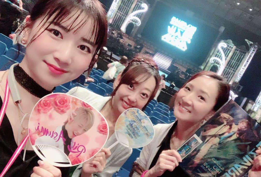 涼瀬みうとさんのインスタグラム写真 - (涼瀬みうとInstagram)「♥️♥️♥️ ㅤㅤㅤㅤㅤㅤㅤㅤㅤㅤㅤㅤㅤ #明日海りお #恋スルARENA  #RIOASUMI #SUPERTIME@045 #横浜アリーナ #横アリ #89期 #宝塚 #同期 #89同期総見はさゆみの誕生日当日 #つまり今日☝︎ #さぞ盛り上がったことでしょう🥳🎉🥳🎉🥳🎉 #お誕生日おめでとう🎂🎉♥️ #みっしょんも誕生日だよ🎂🎉 #予定があって無理だった3人で昨日参戦 #澪乃せいら #姫咲ひなの #涼瀬みうと #前日お祝いしたよ🎁 #劇団朱雀復活公演観たい！って言ってくれたよ #あなたの東京千秋楽の２日後から始まるよ〜」6月26日 18時47分 - sanae3337777777