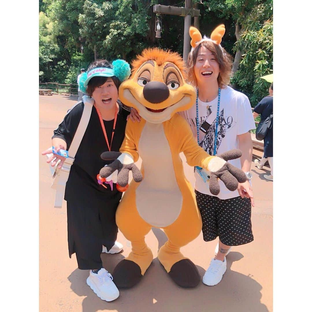 Tomoyaさんのインスタグラム写真 - (TomoyaInstagram)「つのけん、一足先にお祝いありがとう✨☺️ またひとつ、忘れられない思い出が増えた！😲 これからも、心のコンパスに従って進んでいこう🌏  #disneysea #ディズ兄 #ベルトコンベアー #遠心力 #スパロウ #🐯」6月26日 18時49分 - tomo_10969