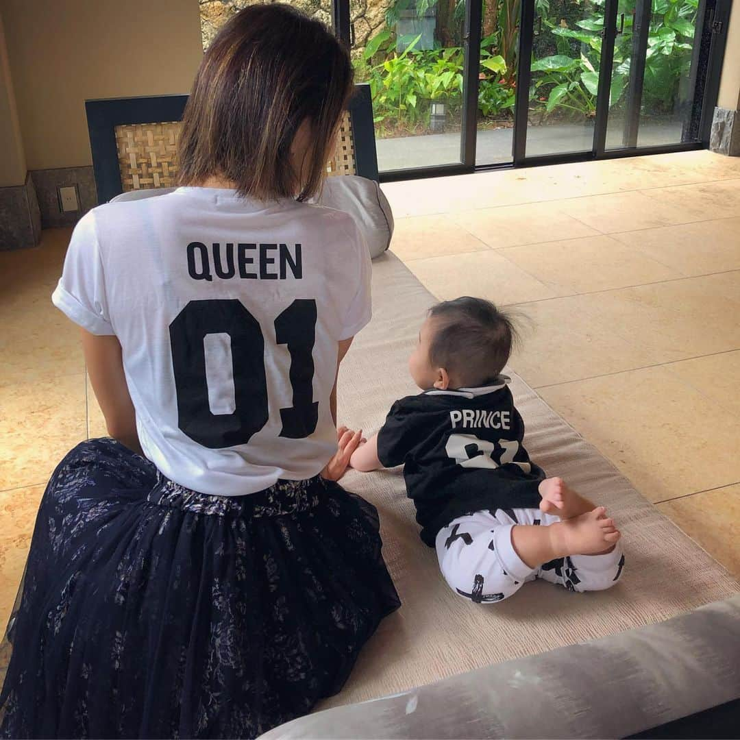 奈保さんのインスタグラム写真 - (奈保Instagram)「Queen &Prince♡ kingは📸🙏 . . . お揃い👕 @vegassbunny  #生後6ヶ月#赤ちゃん#baby#babyboy#아기#mama#mamacode#沖縄#沖縄コーデ#夏コーデ#リゾートコーデ#今日のコーデ#平成ベビー#産後#産後ダイエット#赤ちゃんのいる生活 #プチプラ#ママリ#男の子ママ#リンクコーデ#お揃い#お揃いコーデ#親子#親子コーデ#ママコーデ#産後ダイエット#mumlifestyle」6月26日 18時51分 - naho.0422