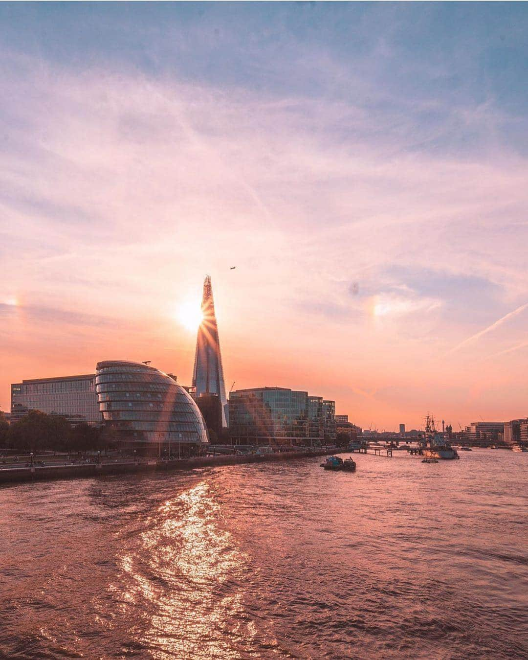 @LONDON | TAG #THISISLONDONさんのインスタグラム写真 - (@LONDON | TAG #THISISLONDONInstagram)「Here comes the sun! ☀️ 7 days of sunshine forecasted! happy days! ☺️😎🔥 Thanks to @njvisual for this scorcher of a shot! You can get featured too by tagging #IGotLondonSkills with your most stunning #London photos 🇬🇧❤️🇬🇧 // #thisislondon #shard #morelondon #cityhall」6月26日 18時52分 - london