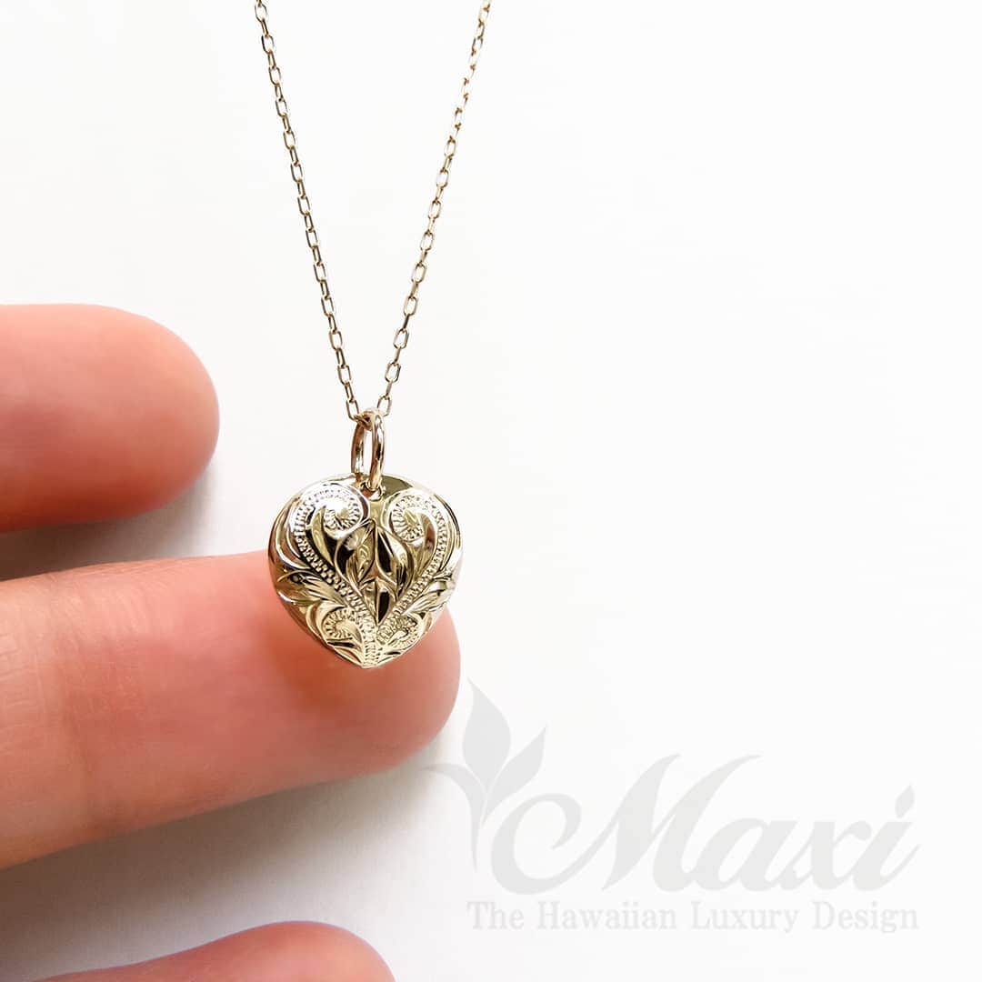 Maxi Hawaiian Jewelryさんのインスタグラム写真 - (Maxi Hawaiian JewelryInstagram)「Lotus shaped motif necklace engraved Hawaiian design❤️🌴❤️🌴🤙✨ #maxi #maxihawaiianjewelry #hawaiianjewelry #hawaiianheirloom #engraving #hawaii #hawaiian #necklace #マキシ #マキシハワイアンジュエリー #ハワイアンジュエリー #ハワイ #ハワイアン #ネックレス  @maxi_press」6月27日 5時59分 - maxi_japan_official