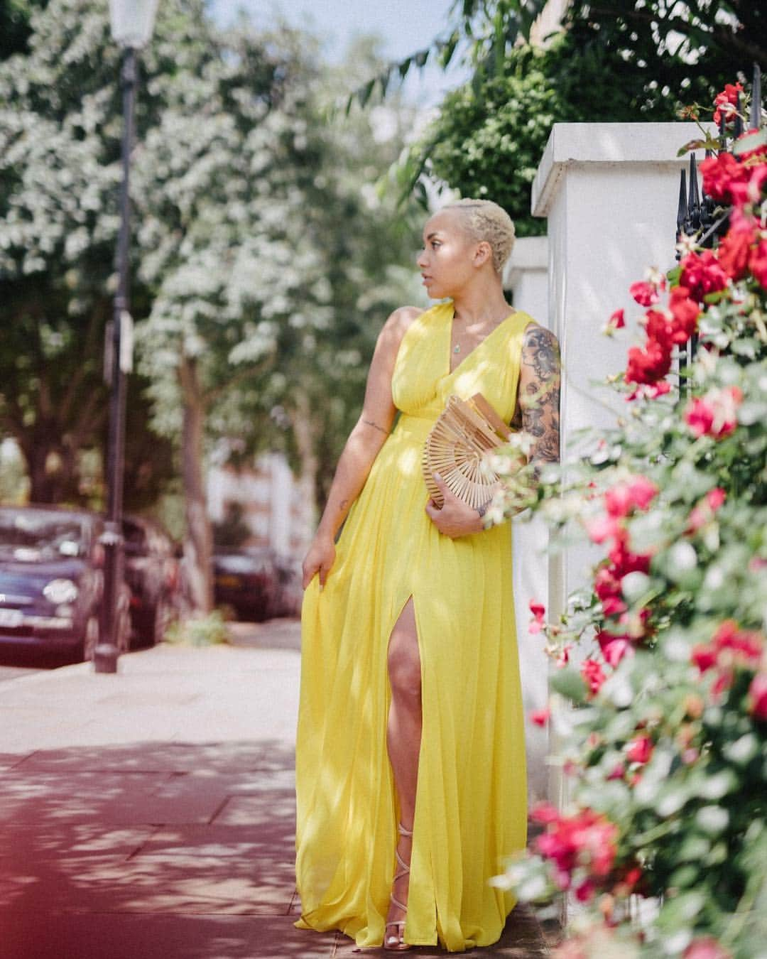 サマンサ・マリアさんのインスタグラム写真 - (サマンサ・マリアInstagram)「AD | I was put to the challenge of styling one piece in two different ways, So I decided on this bold summer dress from @Monsoon - One you'd usually style for a wedding or an occasion but to show that you can get more wear out of a piece like this i've also styled it down with some Superga's and a simple denim jacket. Fun fact, I used to work at Monsoon! I hadn't shopped there for a little while but this really made me want to head right back in to see what other summer-goddess treasures they have at the moment. This is #MyMonsoon look ☺️🌞」6月27日 4時33分 - sammimaria