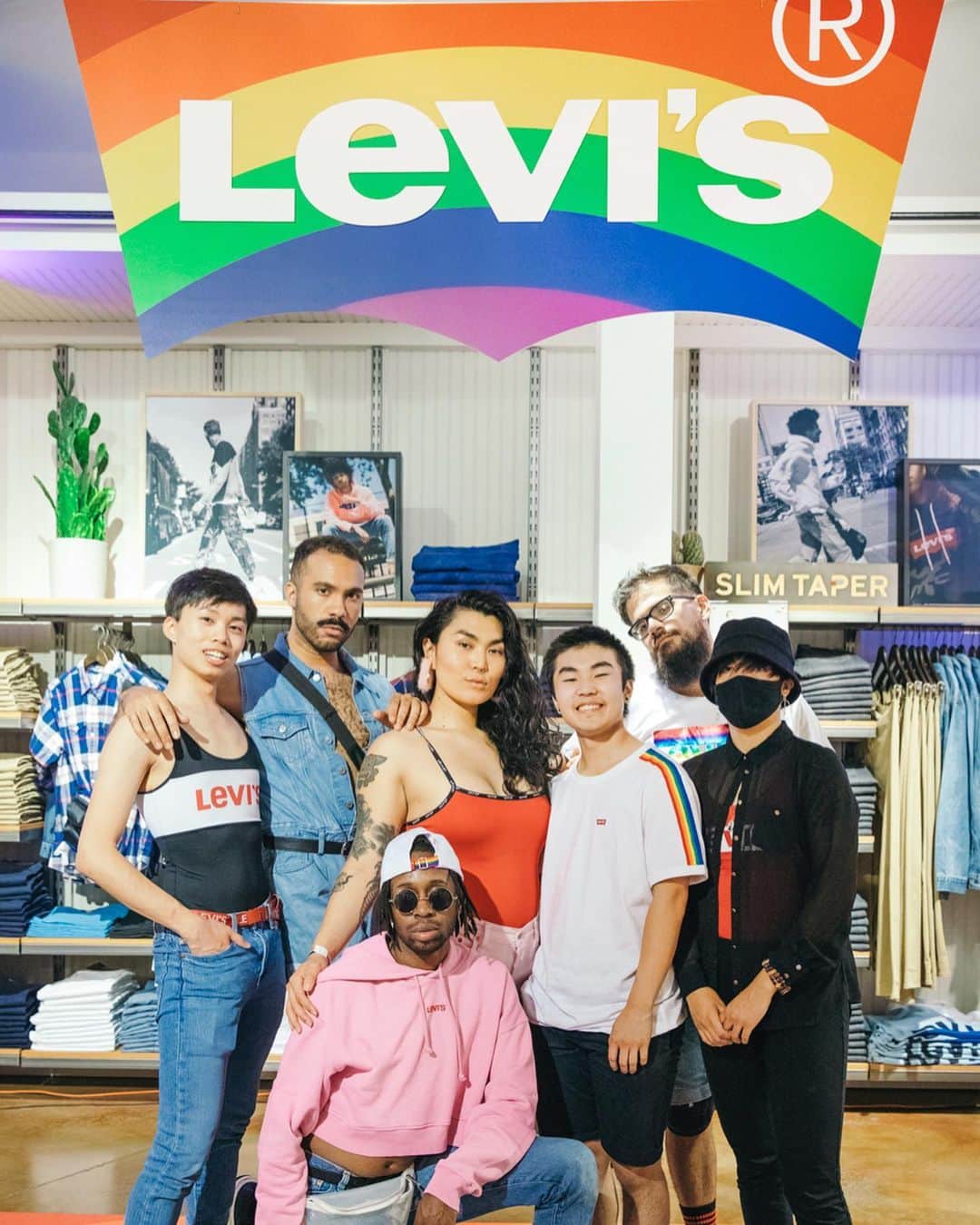 Levi’sさんのインスタグラム写真 - (Levi’sInstagram)「Come get Pride ready with us! Swipe to see where we are partying this Saturday. Link in bio for more info. #LevisPride」6月27日 5時04分 - levis
