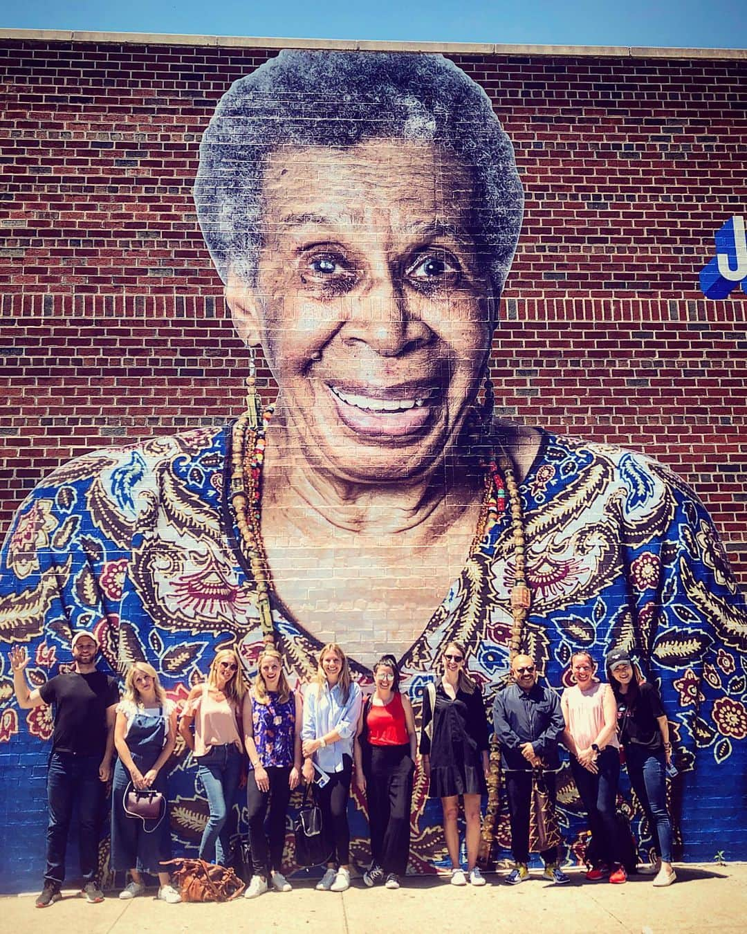 デレク・ブラスバーグさんのインスタグラム写真 - (デレク・ブラスバーグInstagram)「This crew of @gagosian gurus packed more than 3,000 meals for @citymeals this morning! 🎁🥫❤️」6月27日 5時23分 - derekblasberg