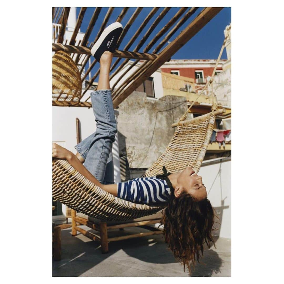 アレクサ・チャンさんのインスタグラム写真 - (アレクサ・チャンInstagram)「#Ad Once upon a time in Procida. @superga_it」6月27日 5時26分 - alexachung