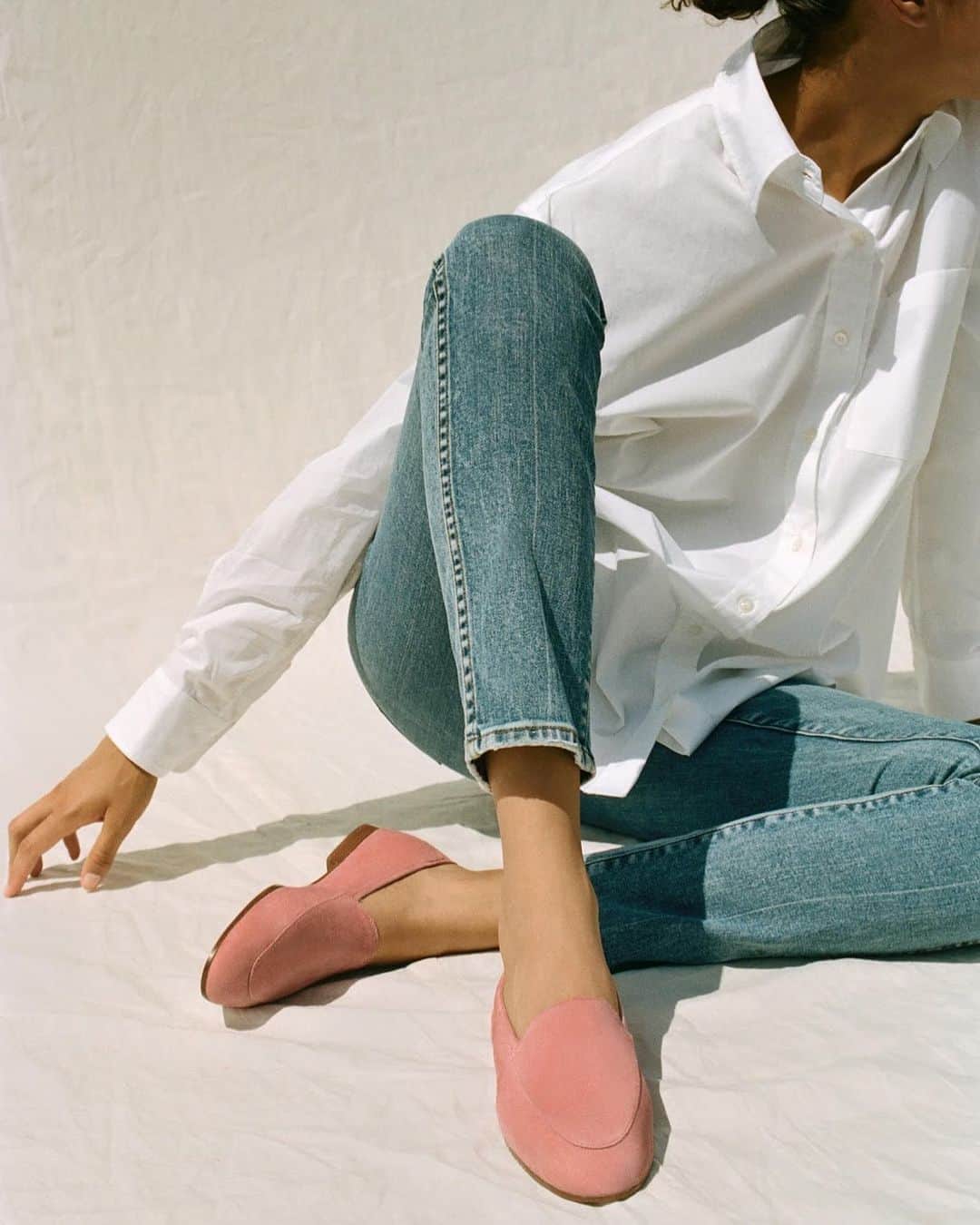 マンサー ガブリエルさんのインスタグラム写真 - (マンサー ガブリエルInstagram)「Introducing the Sock Loafer, our new everyday shoe created from luxuriously supple & soft Italian suede 💕 #mansurgavriel」6月27日 5時37分 - mansurgavriel