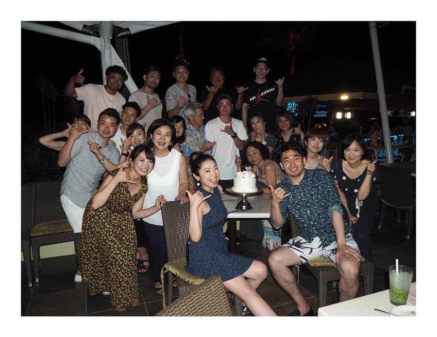 のインスタグラム：「今回のHawaii旅🌈🌈 1番の目的はふじポンさんと藤江くんの結婚式でした💒  まだまだ前夜祭！  前日夜から盛り上がりました🍾 ************* #hawaii #wedding #happytime #sohappy #sofunnight #aloha #mahalo #ohana #honolulunight  #smiles #instahawaii #ふじポン #最高の笑顔 #藤江くん #初めましてとは思えなかった #ステキなだんな様 #前夜祭 #ハワイ #盛り上がった #ホノルル」