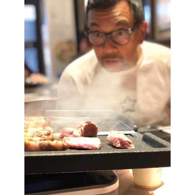 中野英雄さんのインスタグラム写真 - (中野英雄Instagram)「オッサンはサムギョプサルに夢中です‼️ さ、最高だっ  #instagood #happy #korea  #enjoy」6月26日 20時53分 - hideo_nakano