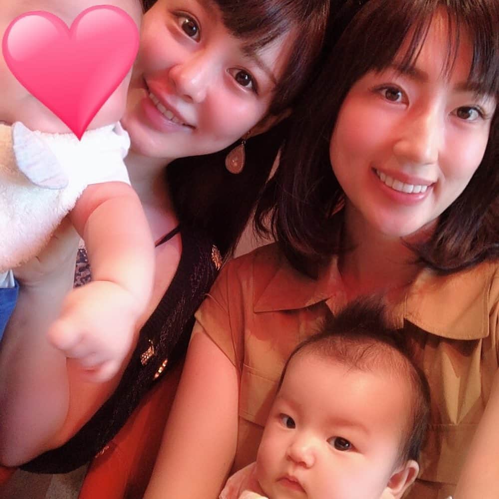庄司ゆうこさんのインスタグラム写真 - (庄司ゆうこInstagram)「今日は悠里ちゃんにママ会誘ってもらったよ(^^) サプライズで熊田曜子さんのお誕生日お祝いも✨🎂 熊田曜子さんは娘さん3人いて子育てと仕事をバリバリ両立していて、ホント尊敬‼️✨ 先輩ママにオススメの授乳ケープやベビーに優しいお店など色々教えてもらいました💕 そしてベビー同士誕生日が一緒の美馬怜子ちゃんともいっぱいお話し出来て楽しかった🤗✨ #六本木#グランドハイアット#チャイナルーム#中華#個室ランチ#憧れの#熊田曜子#さんに会えた#サプライズバースデー#お誕生日おめでとうございます#悠里ちゃん#いつもありがとう#子連れランチ#先輩ママ#新米ママ#女の子ママ#赤ちゃんのいる生活」6月26日 20時54分 - yuko.shoji