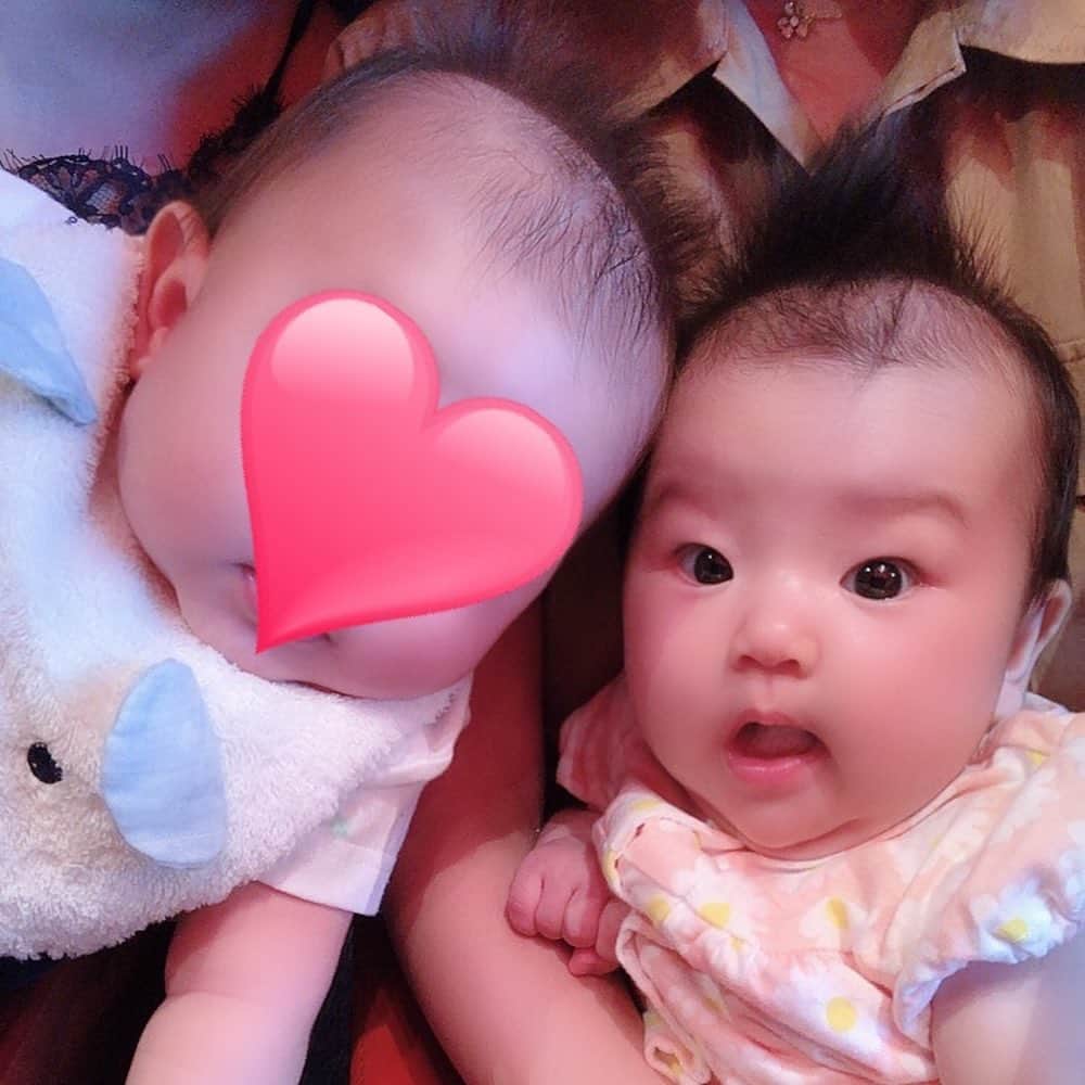 庄司ゆうこさんのインスタグラム写真 - (庄司ゆうこInstagram)「今日は悠里ちゃんにママ会誘ってもらったよ(^^) サプライズで熊田曜子さんのお誕生日お祝いも✨🎂 熊田曜子さんは娘さん3人いて子育てと仕事をバリバリ両立していて、ホント尊敬‼️✨ 先輩ママにオススメの授乳ケープやベビーに優しいお店など色々教えてもらいました💕 そしてベビー同士誕生日が一緒の美馬怜子ちゃんともいっぱいお話し出来て楽しかった🤗✨ #六本木#グランドハイアット#チャイナルーム#中華#個室ランチ#憧れの#熊田曜子#さんに会えた#サプライズバースデー#お誕生日おめでとうございます#悠里ちゃん#いつもありがとう#子連れランチ#先輩ママ#新米ママ#女の子ママ#赤ちゃんのいる生活」6月26日 20時54分 - yuko.shoji